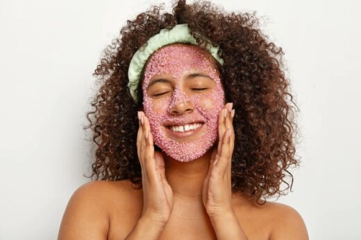 Peeling enzymatyczny do twarzy - jak go wykonać?